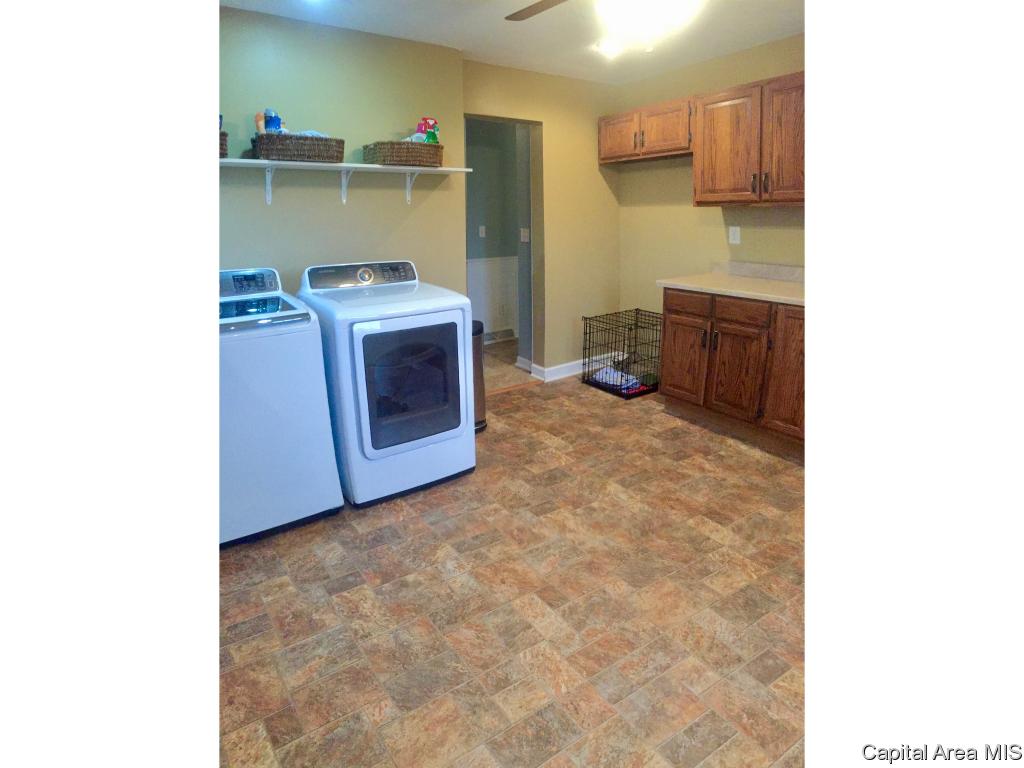 807 West Washington Street Athens, IL 62613 - Photo 17 of 36 Gallery Image 17