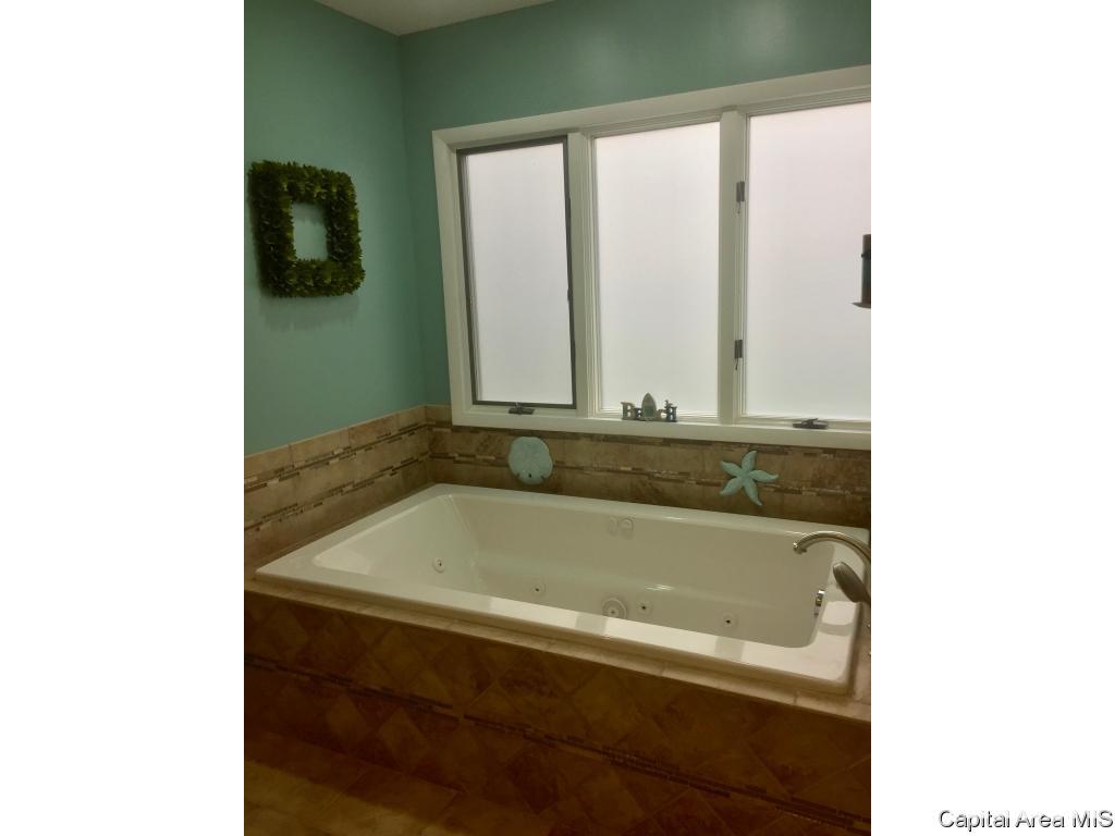 807 West Washington Street Athens, IL 62613 - Photo 22 of 36 Gallery Image 22