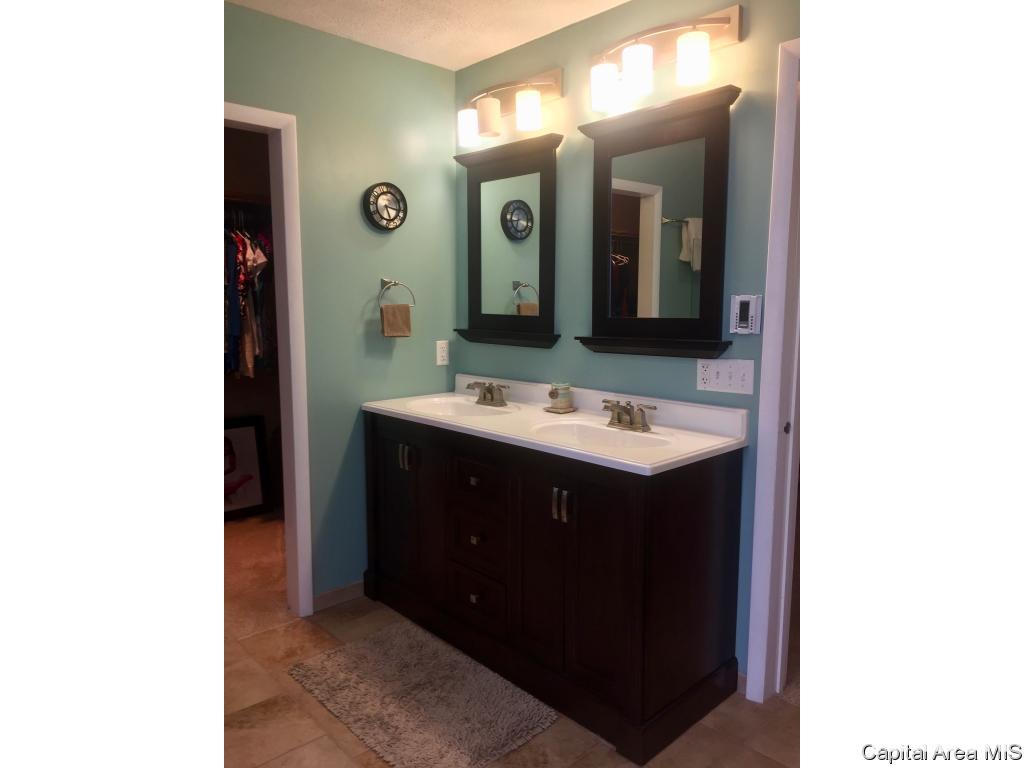 807 West Washington Street Athens, IL 62613 - Photo 26 of 36 Gallery Image 26