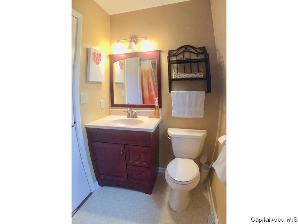 807 West Washington Street Athens, IL 62613 - Photo 29 of 36 Gallery Image 29