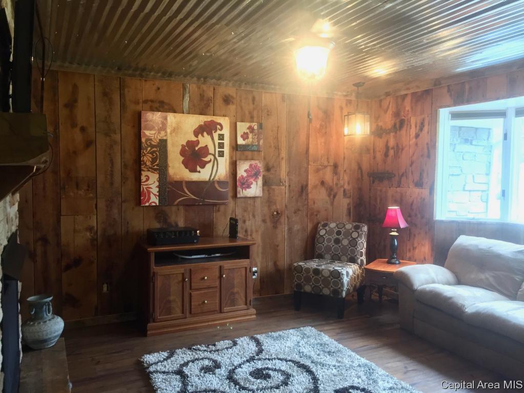 807 West Washington Street Athens, IL 62613 - Photo 3 of 36 Gallery Image 3