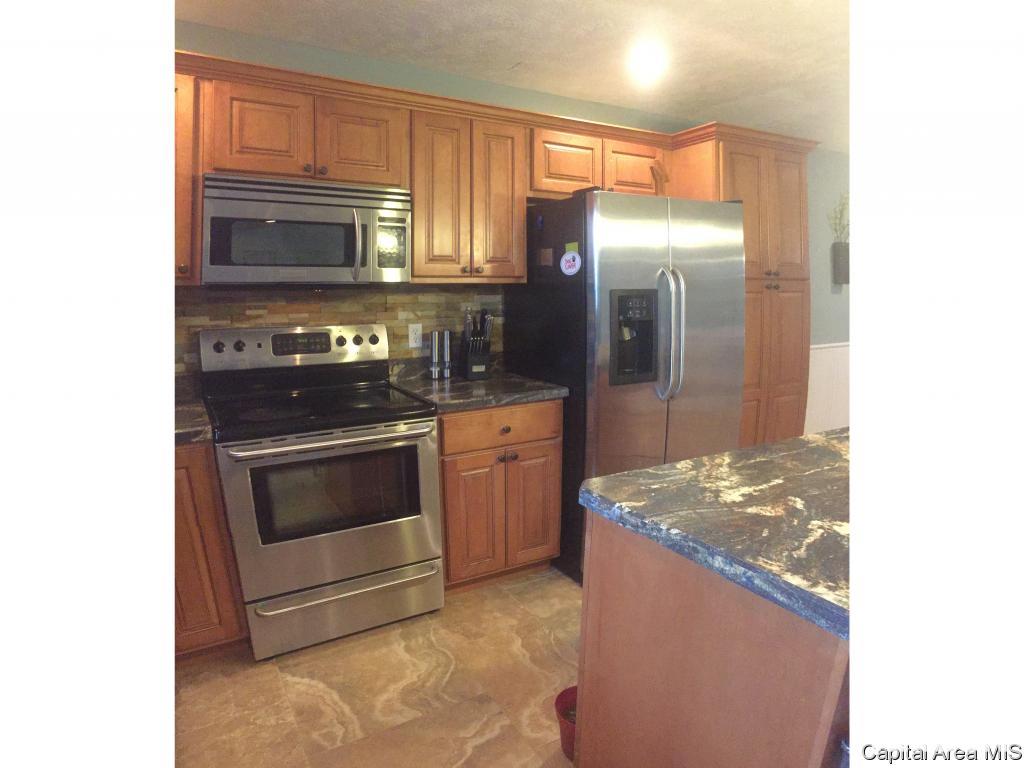 807 West Washington Street Athens, IL 62613 - Photo 9 of 36 Gallery Image 9
