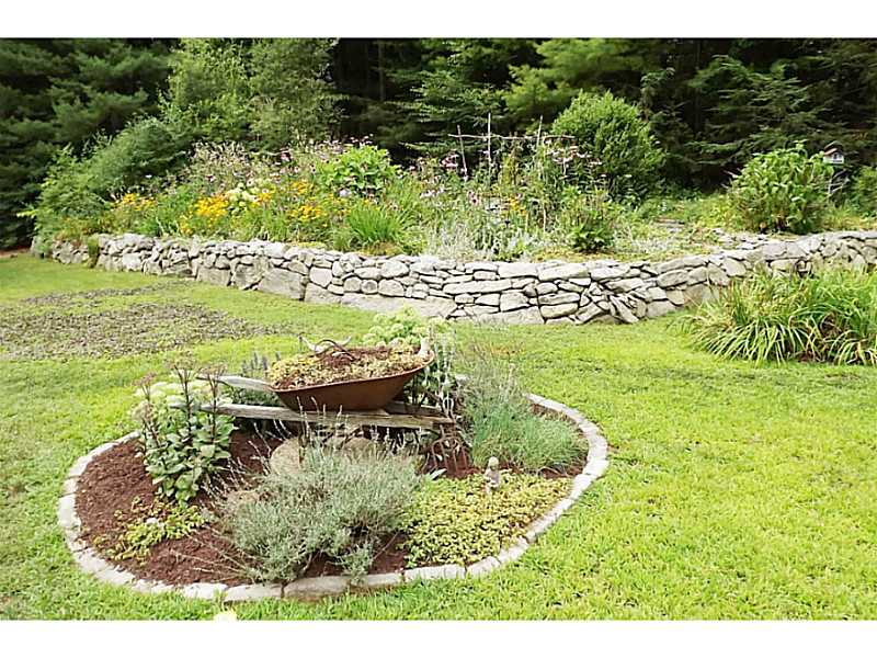 50 Williams Road Smithfield, RI 02917 - Photo 25 of 25 Yard/Garden.