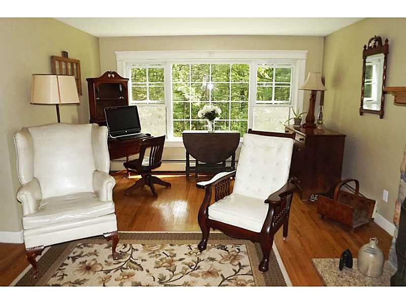 50 Williams Road Smithfield, RI 02917 - Photo 5 of 25 Living Room.