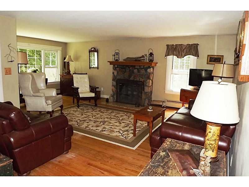 50 Williams Road Smithfield, RI 02917 - Photo 7 of 25 Living Room.