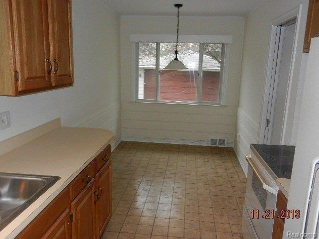 2164 Derby Road Birmingham, MI 48009 - Photo 9 of 21 DSCN5580.JPG