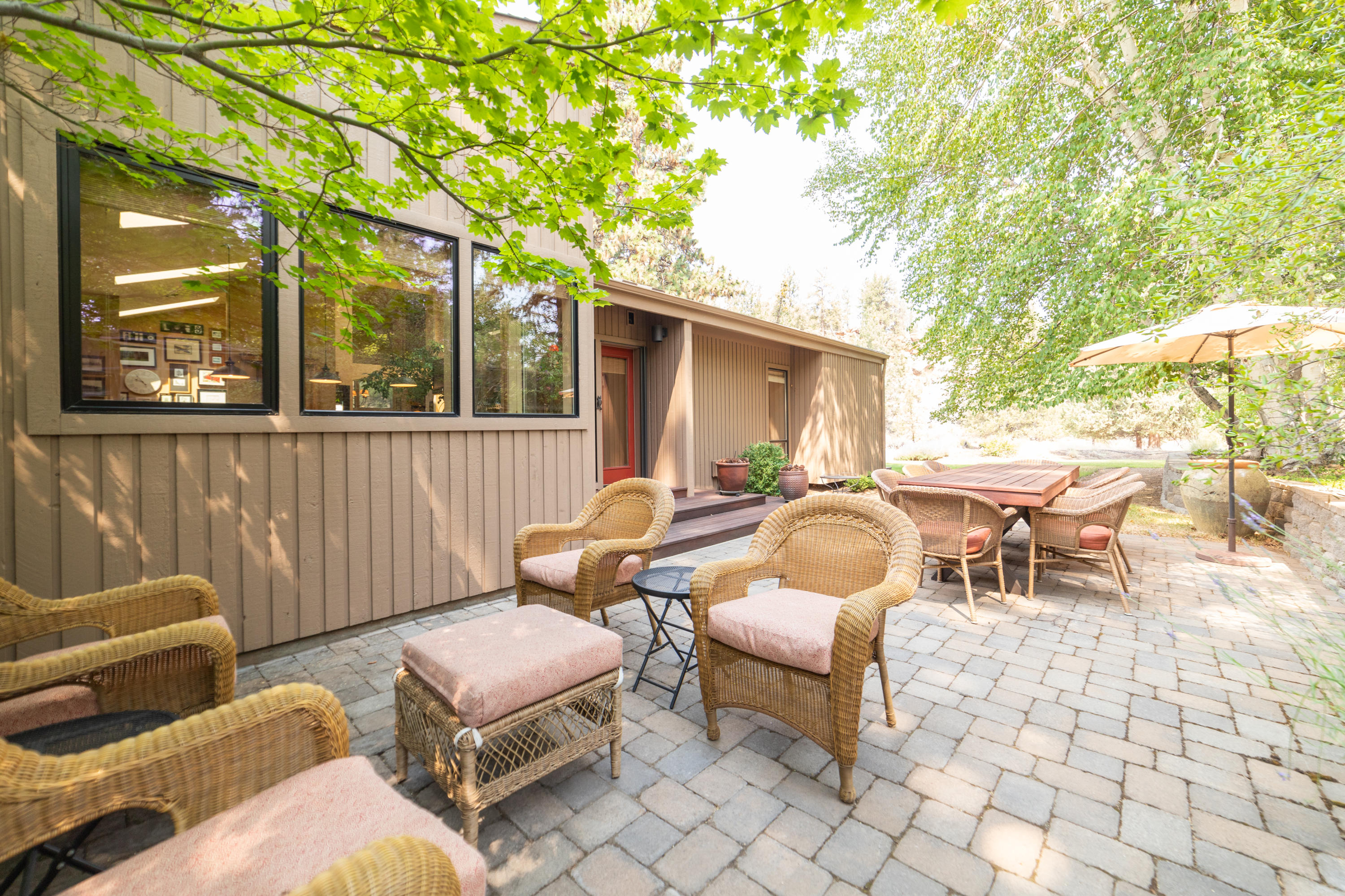 2020 Northwest Putnam Road Bend, OR 97703 - Photo 11 of 51 PhotoMyListing-53