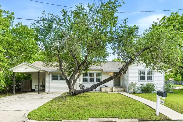 $2,000 | 1104 West 7th Street, Taylor, TX 76574