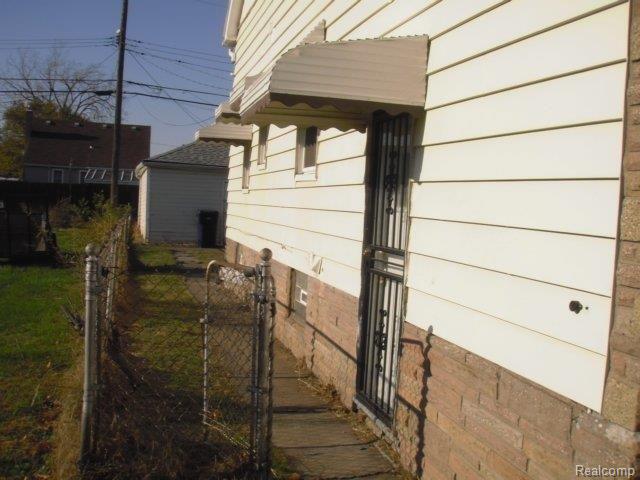 500 Frazier Street River Rouge, MI 48218 - Photo 2 of 21 P5190054