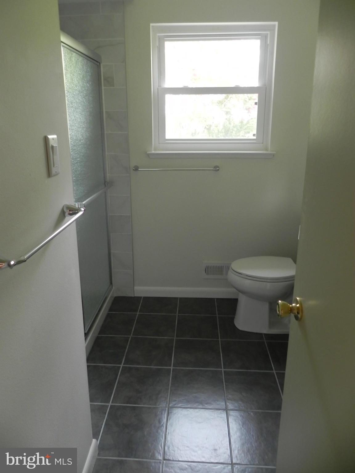 6210 Collinsway Road Catonsville, MD 21228 - Photo 10 of 27 Bath (Master)