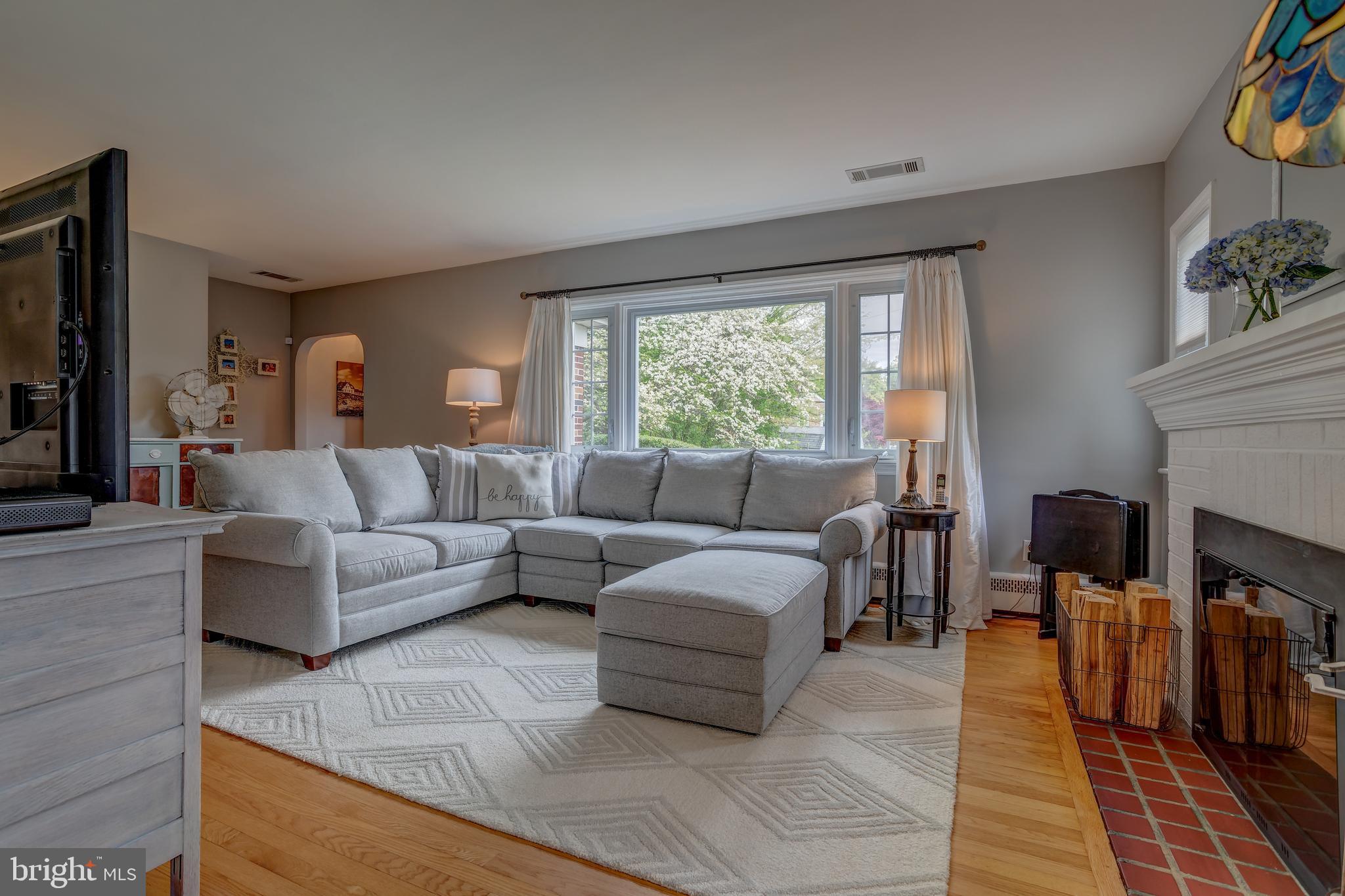 707 Harvey Road Wallingford, PA 19086 - Photo 14 of 43 Living Room