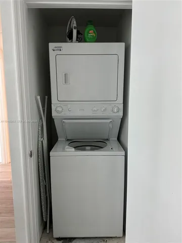 $3,350 | 500 Brickell Avenue, Unit 1704, Miami, FL 33131