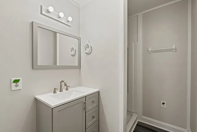 $1,795 | 1430 South Us Highway, Milano, TX 76556