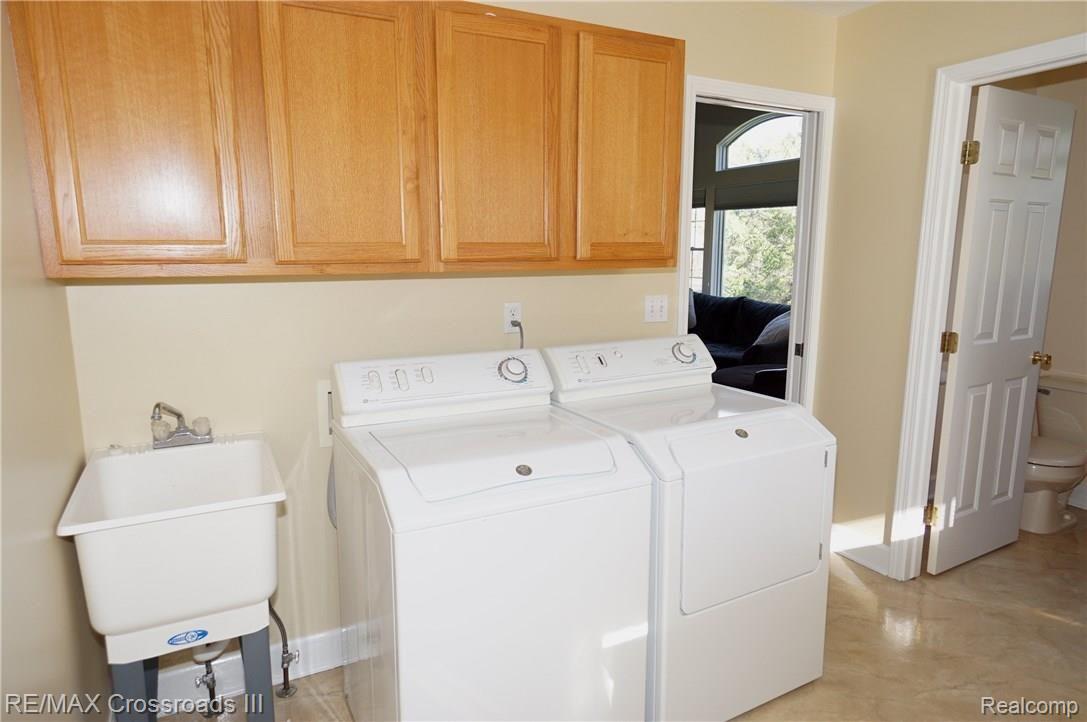22132 Bell Road New Boston, MI 48164 - Photo 15 of 28 LAUNDRY.jpg