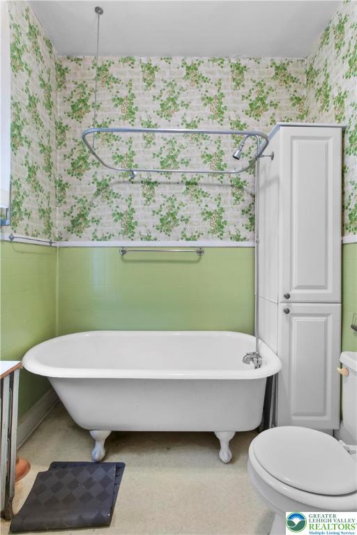 170 South Whitfield Street Nazareth, PA 18064 - Photo 14 of 29 a bathroom with a sink and bathtub