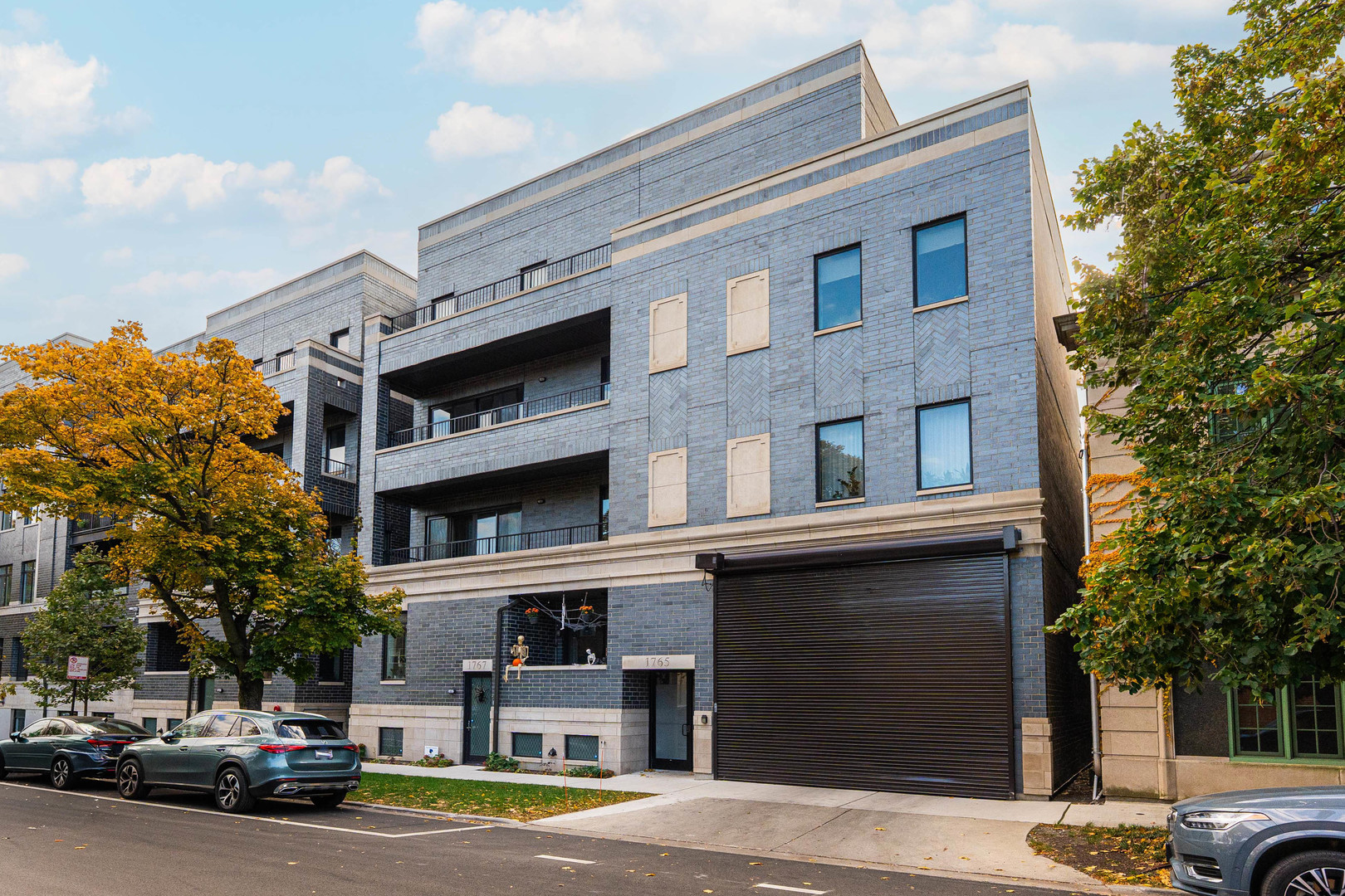 1767 West Rosehill Drive, Unit 304 Chicago, IL 60660 - Photo 1 of 36 a building view