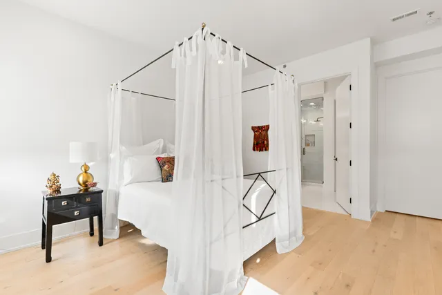 $899,900 | 1767 West Rosehill Drive, Unit 304, Chicago, IL 60660