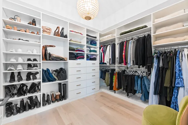 $899,900 | 1767 West Rosehill Drive, Unit 304, Chicago, IL 60660