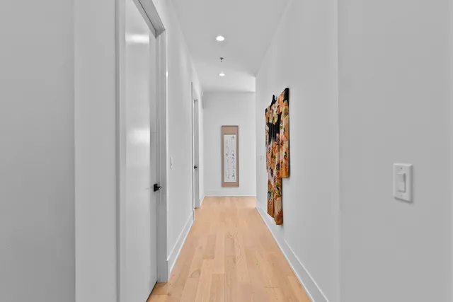 $899,900 | 1767 West Rosehill Drive, Unit 304, Chicago, IL 60660