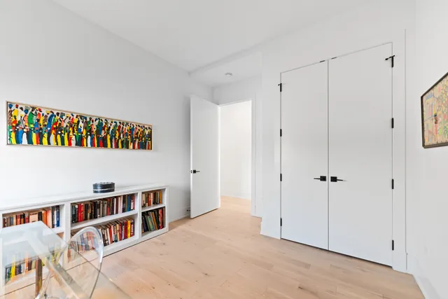 $899,900 | 1767 West Rosehill Drive, Unit 304, Chicago, IL 60660