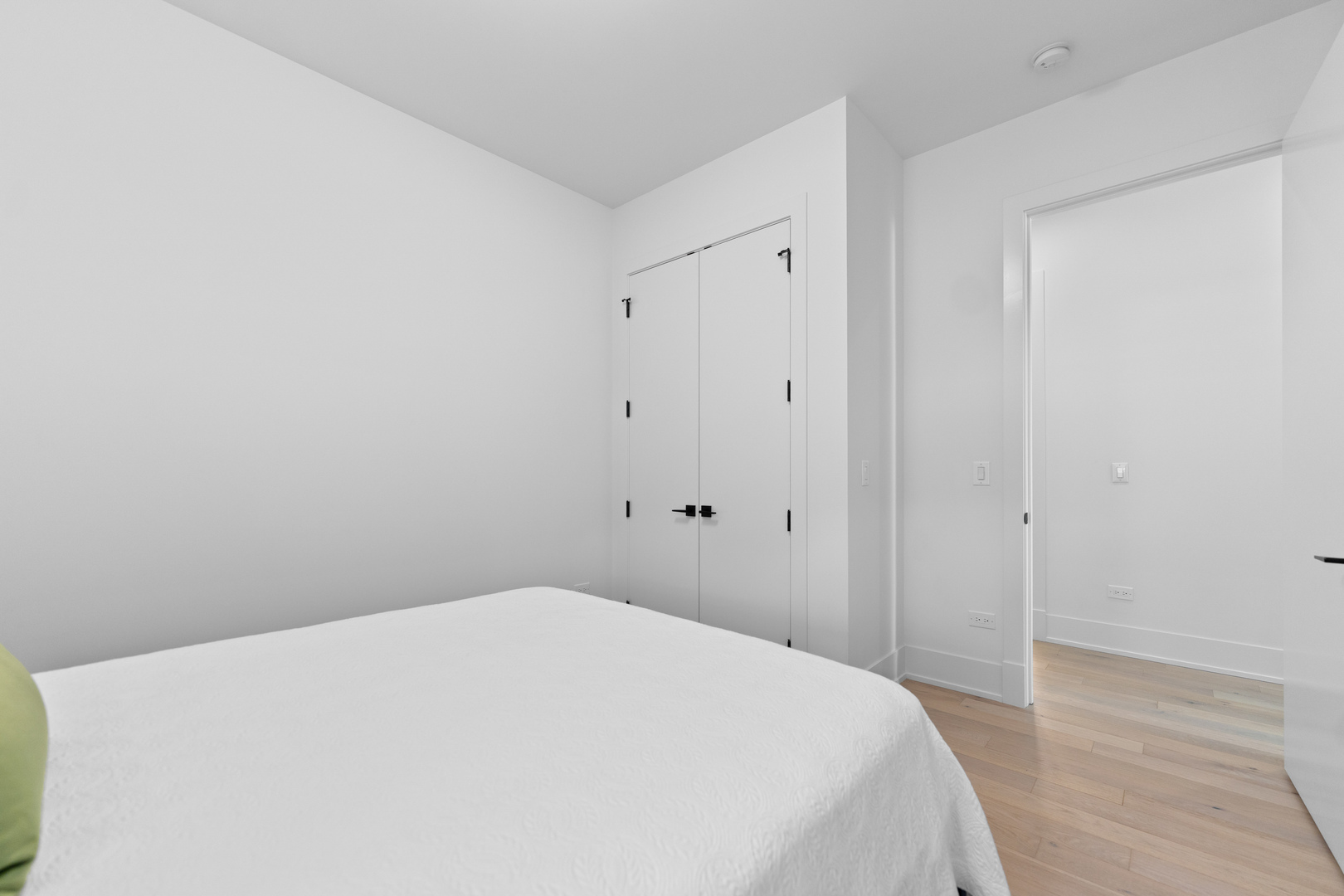 1767 West Rosehill Drive, Unit 304 Chicago, IL 60660 - Photo 23 of 36 a bedroom with a bed