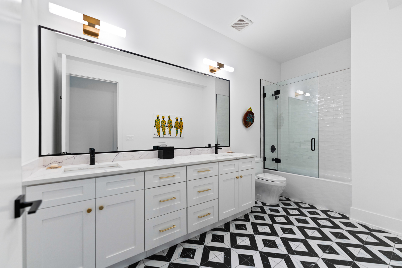 1767 West Rosehill Drive, Unit 304 Chicago, IL 60660 - Photo 24 of 36 a bathroom with a sink a toilet a mirror and shower