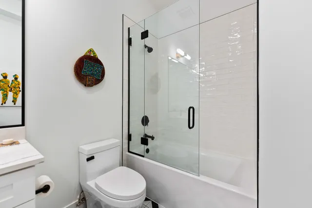 $899,900 | 1767 West Rosehill Drive, Unit 304, Chicago, IL 60660