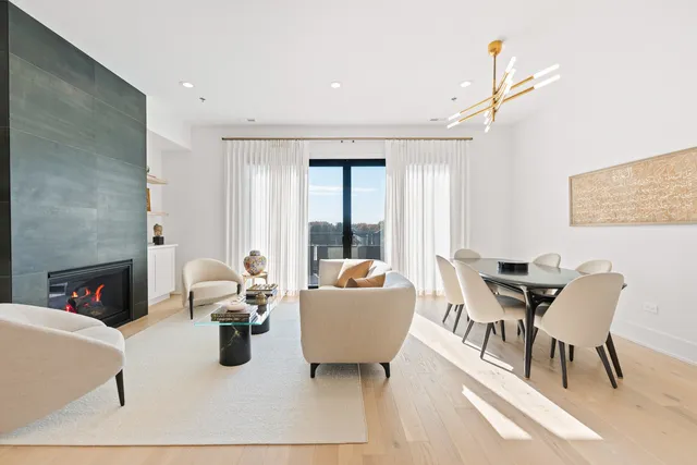 $899,900 | 1767 West Rosehill Drive, Unit 304, Chicago, IL 60660