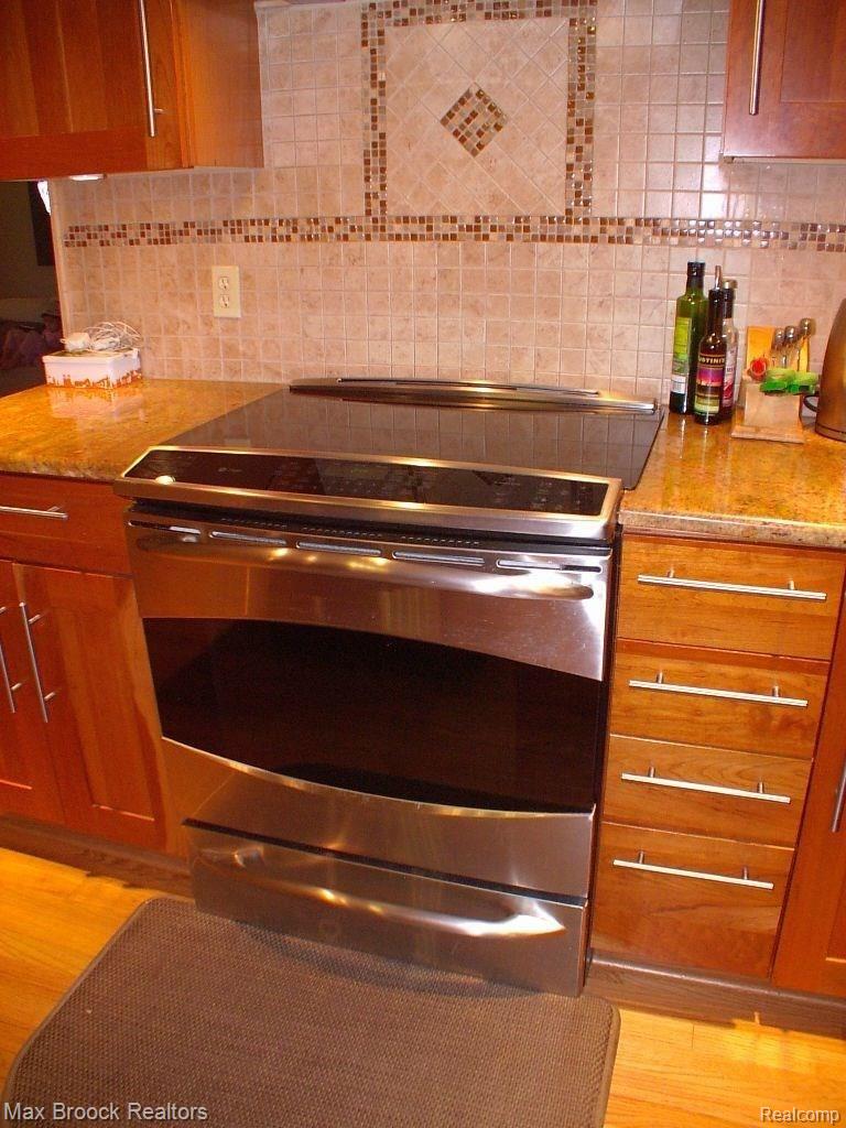 889 Spartan Drive Rochester, MI 48309 - Photo 22 of 38 Range.jpg