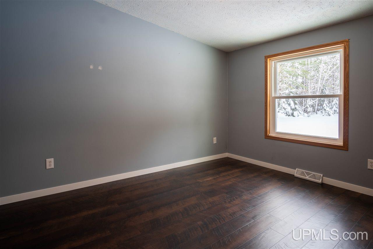 5590 25th Road Gladstone, MI 49837 - Photo 20 of 30 Gallery Image 20
