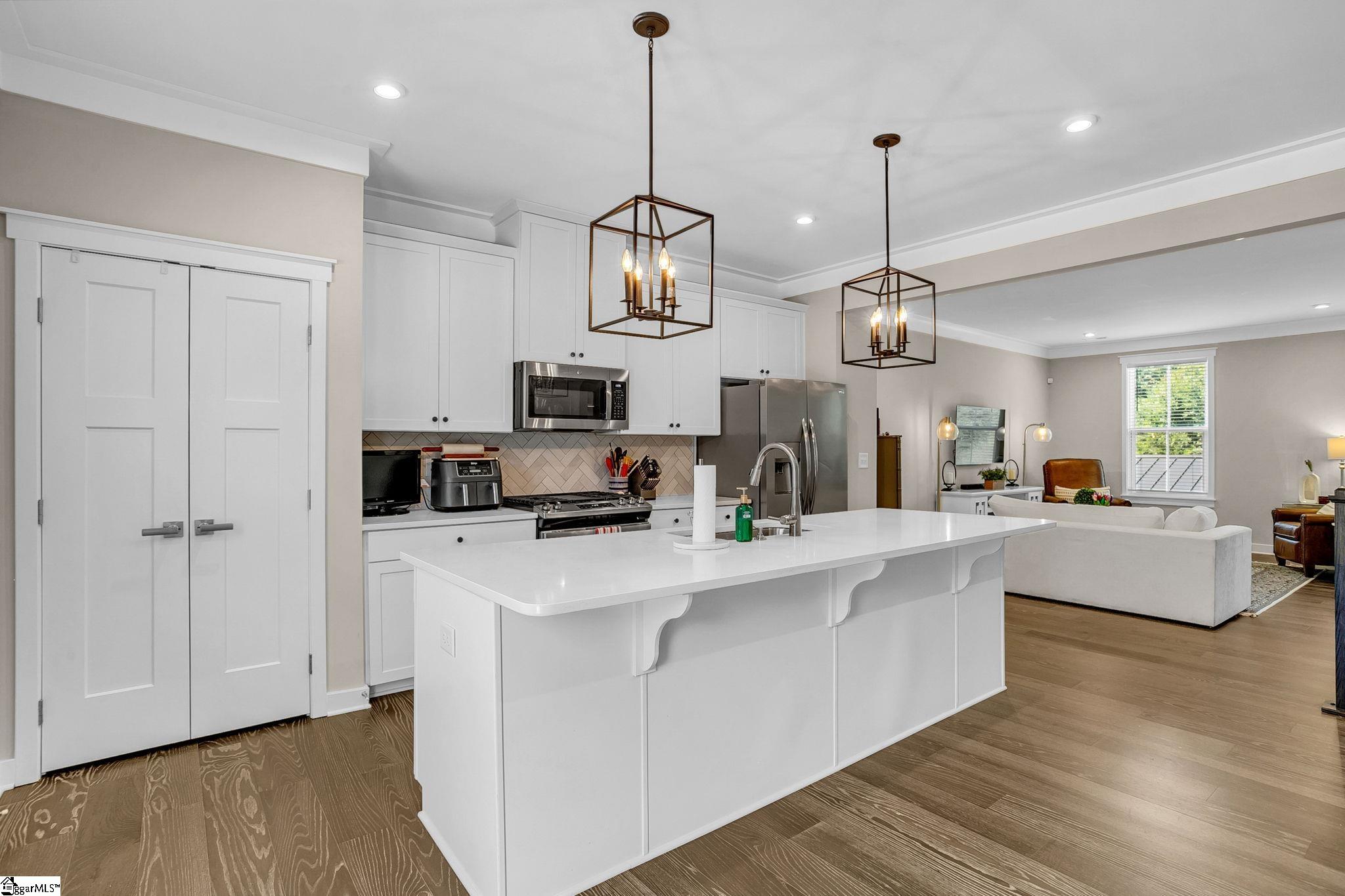 20 Rollins Avenue Greenville, SC 29607 - Photo 9 of 29