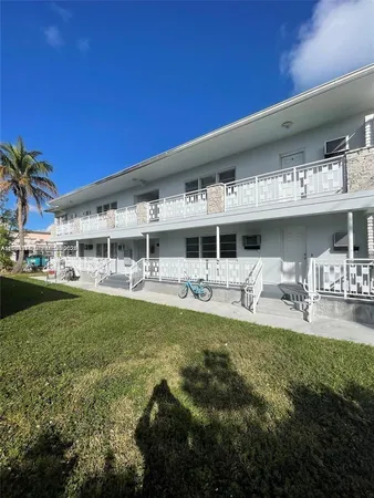 $1,900 | 7600 Dickens Avenue, Unit 3, Miami Beach, FL 33141