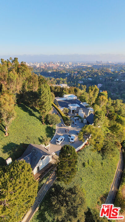 851 Strada Vecchia Road Los Angeles, CA 90077 - Photo 28 of 36 Gallery Image 28