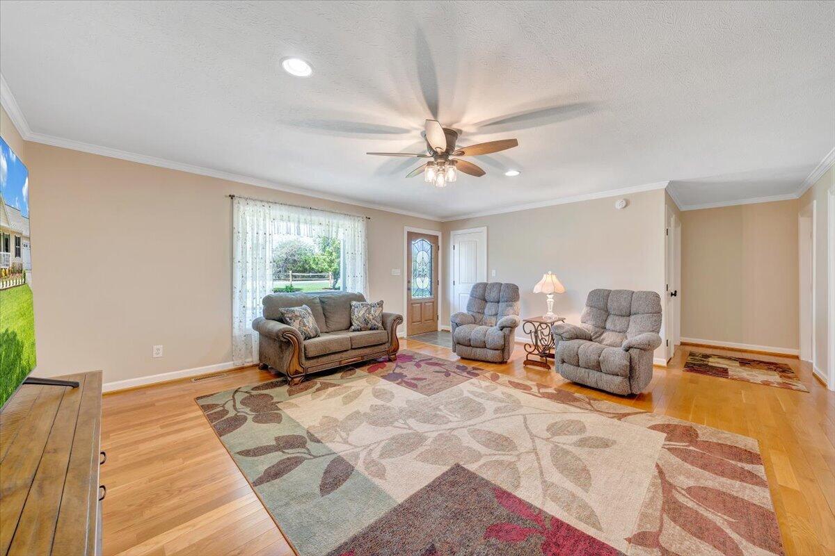 462 Gilford Road Wirtz, VA 24184 - Photo 8 of 53 Great Room