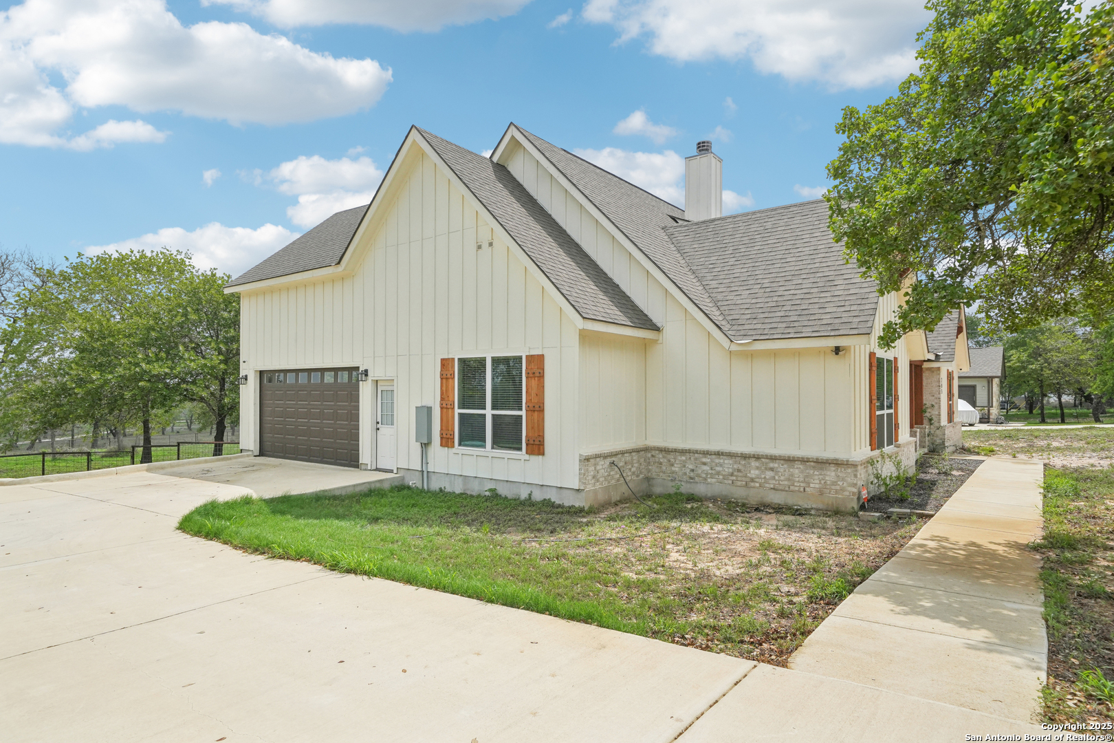 205 Patchwork Corners Poteet, TX 78065 - Photo 6 of 42