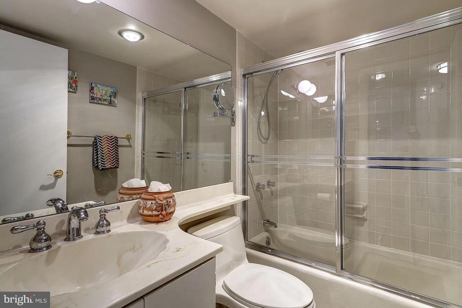 1101 South Arlington Ridge Road, Unit 913 Arlington, VA 22202 - Photo 20 of 39