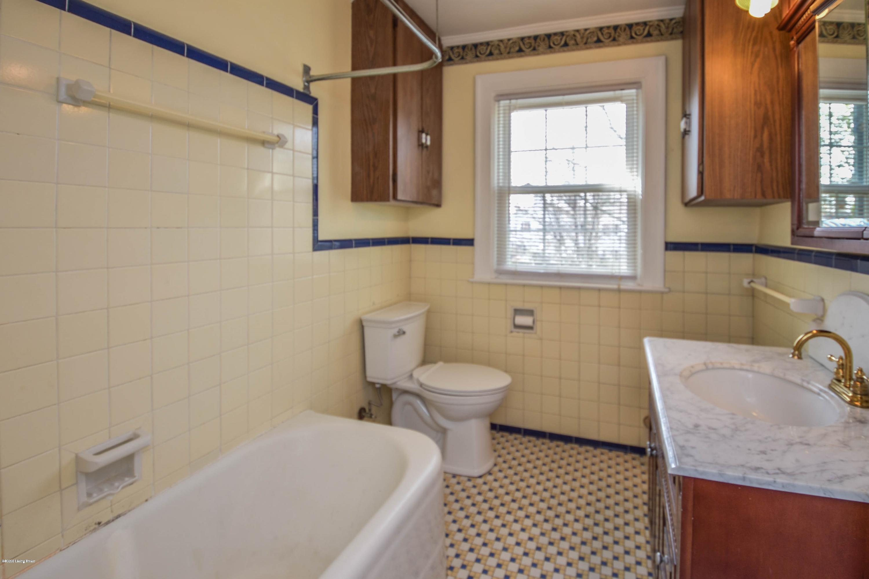 609 Emery Road Louisville, KY 40206 - Photo 24 of 33 025_Full Bath