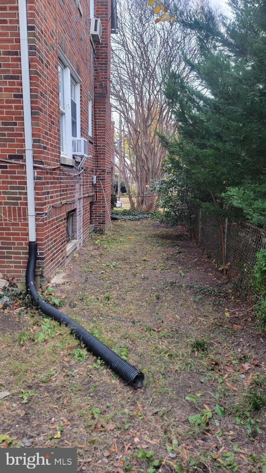 419 Oneida Place Northwest Washington, DC 20011 - Photo 3 of 63