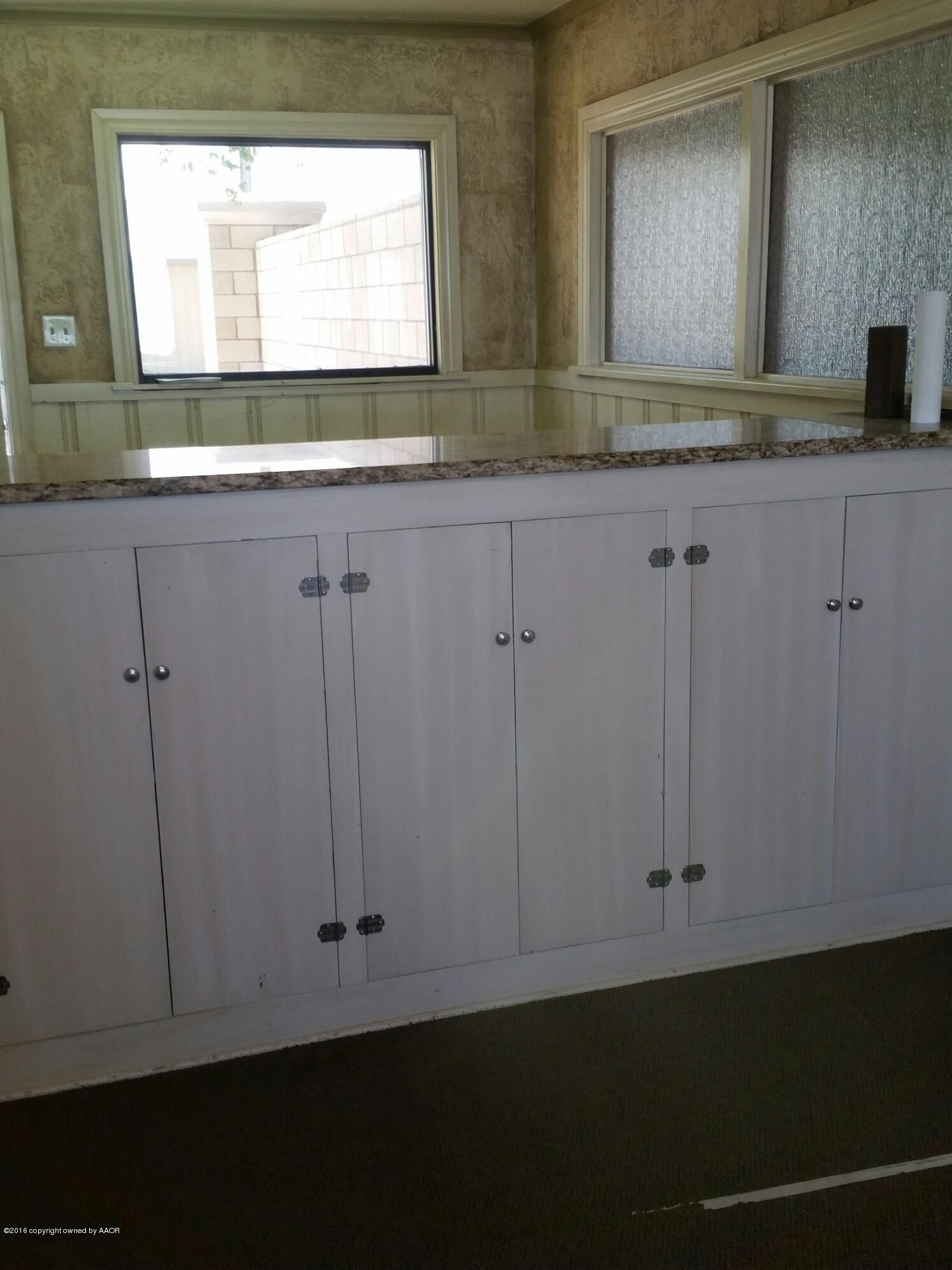 301 South Tyler Street Amarillo, TX 79101 - Photo 12 of 22 a bathroom with a sink and a mirror