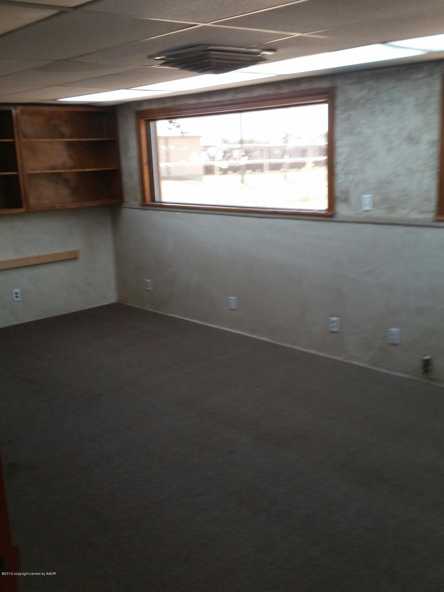 301 South Tyler Street Amarillo, TX 79101 - Photo 16 of 22 a view of room and window