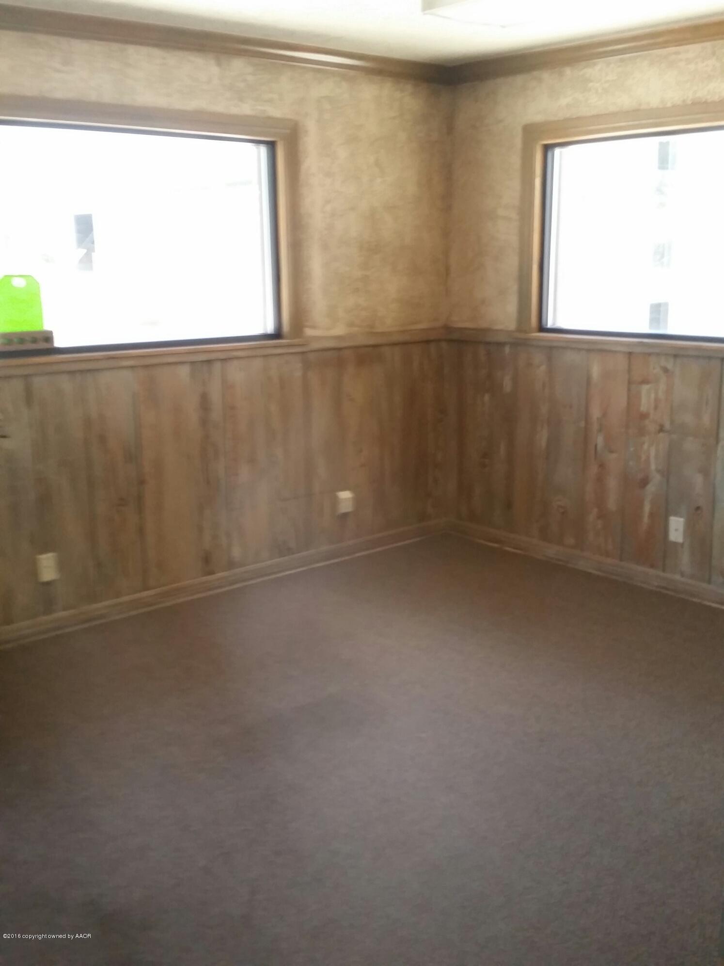 301 South Tyler Street Amarillo, TX 79101 - Photo 19 of 22 an empty room with a window