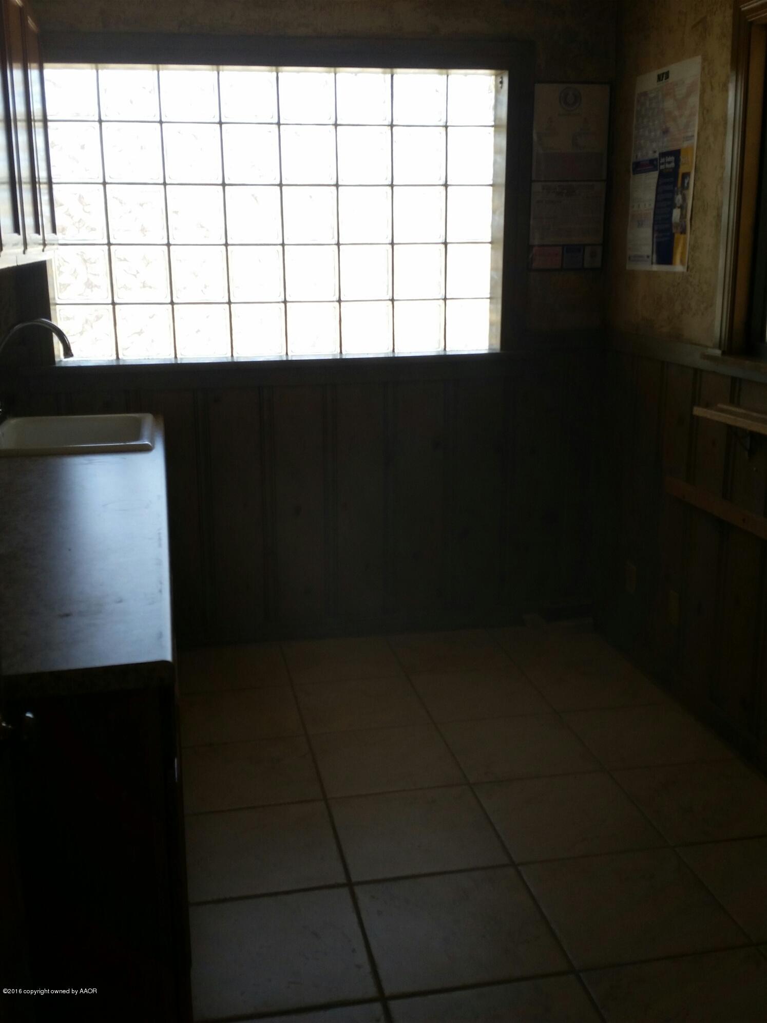 301 South Tyler Street Amarillo, TX 79101 - Photo 21 of 22 a view of room and window