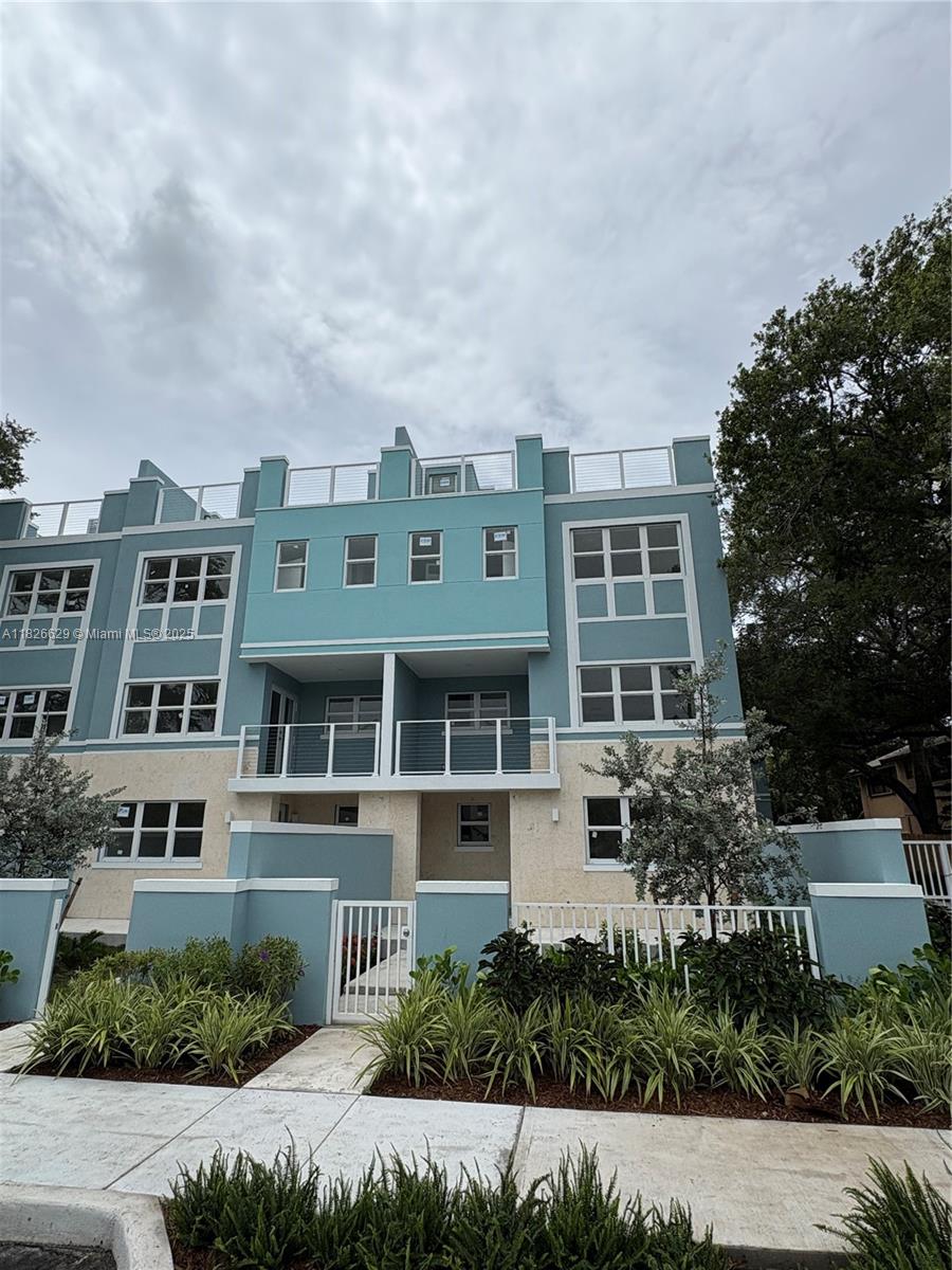 854 Southeast 12th Court, Unit 8 Fort Lauderdale, FL 33316 - Photo 3 of 28