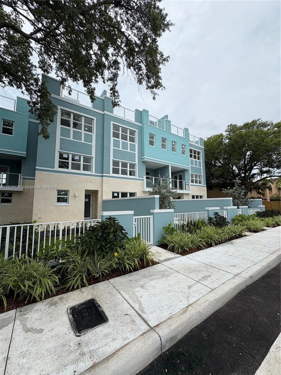 854 Southeast 12th Court, Unit 8 Fort Lauderdale, FL 33316 - Photo 4 of 28