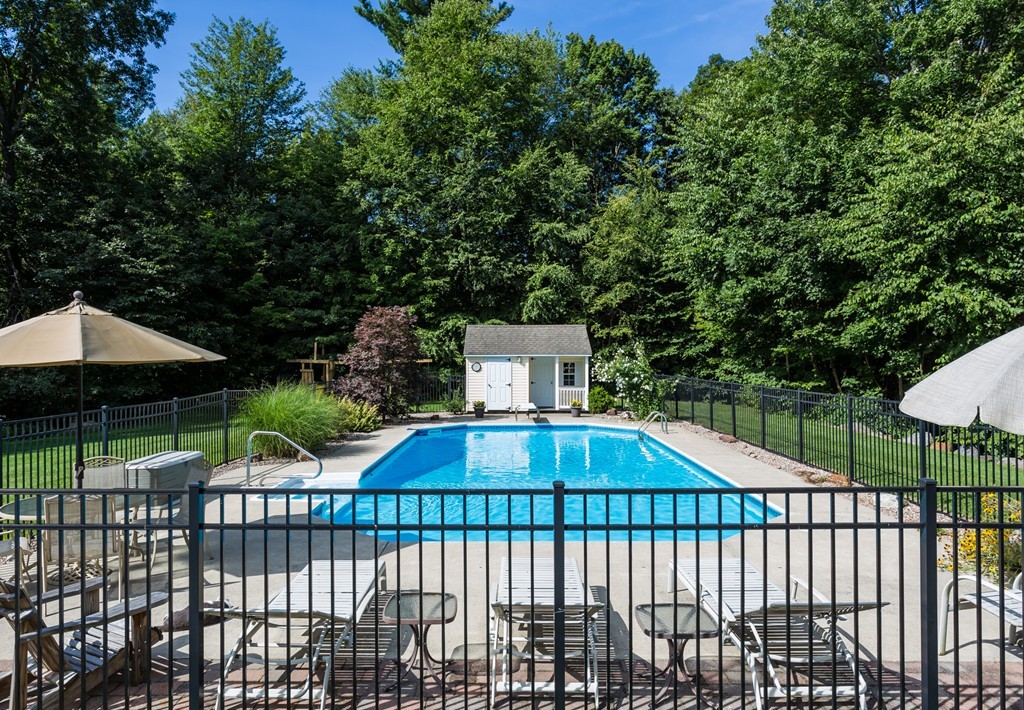 229 Pontoosic Road Westfield, MA 01085 - Photo 5 of 30 Gallery Image 5