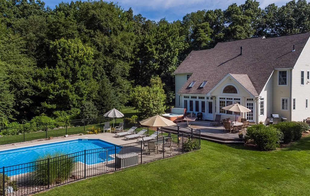 229 Pontoosic Road Westfield, MA 01085 - Photo 8 of 30 Gallery Image 8