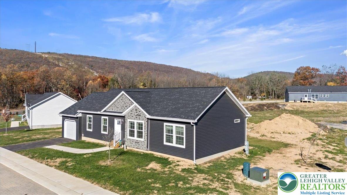 1410 Heytesbury Road Walnutport, PA 18088 - Photo 2 of 32