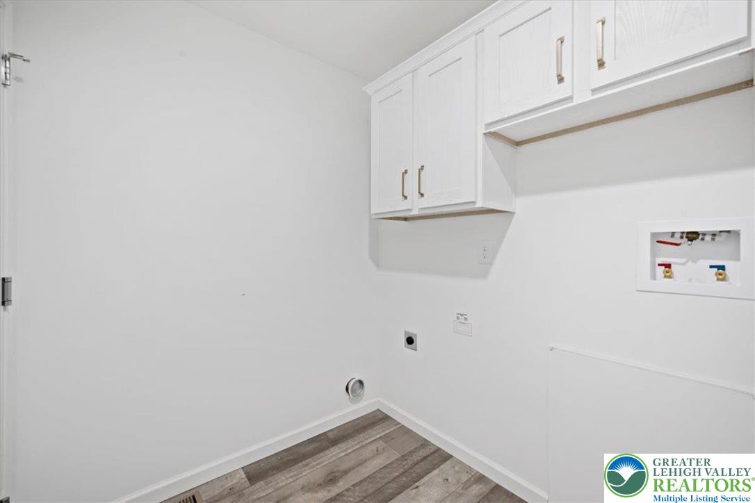 1410 Heytesbury Road Walnutport, PA 18088 - Photo 24 of 32