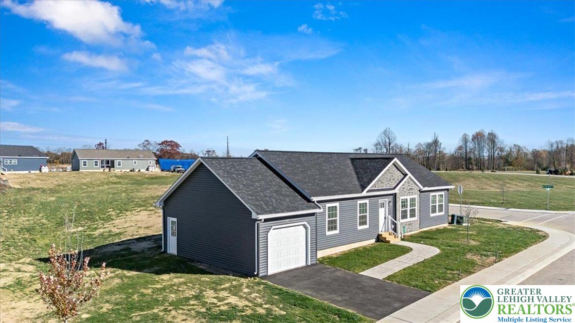 1410 Heytesbury Road Walnutport, PA 18088 - Photo 3 of 32