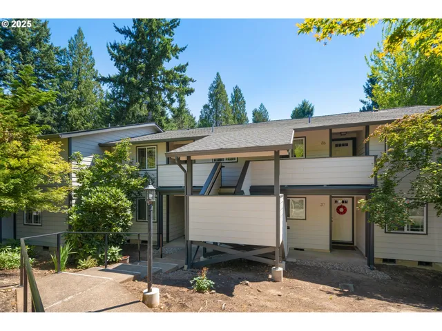 $240,000 | 29700 Southwest Courtside Drive, Unit 40, Wilsonville, OR 97070